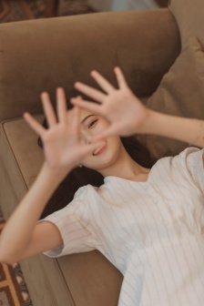 年轻女教师在线播放